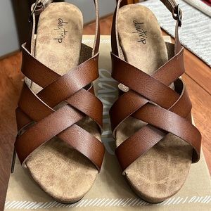 Women’s Day Trip Heritage Wedge Sandal in Cognac. Size 10 w/ 4” Wedge Heel.